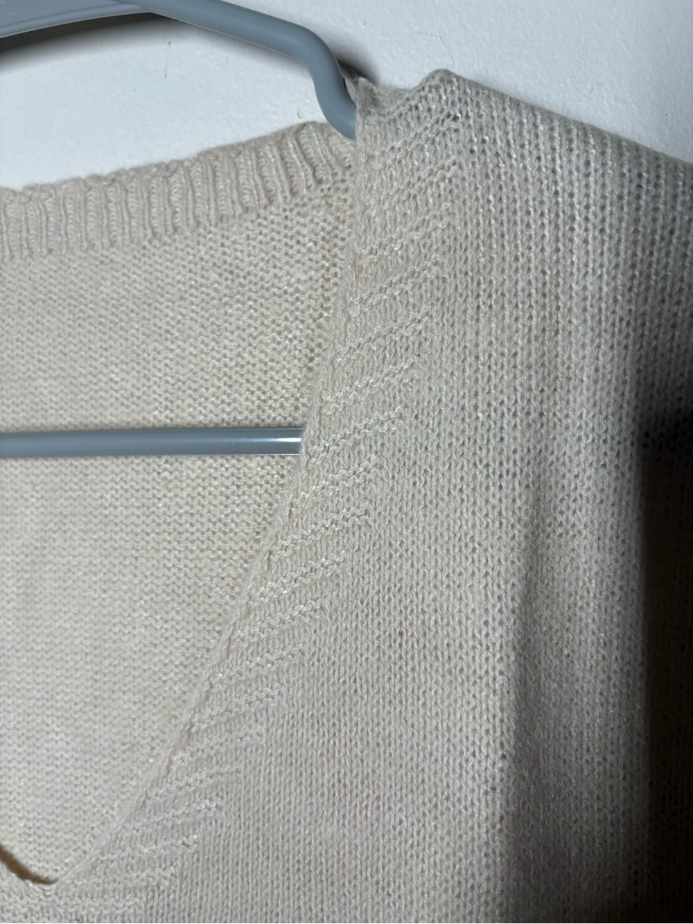 {NEW} Cream V-Neck Sweater Vest with Dog Print M - Picture 5 of 7